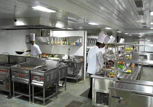 khu bếp trung tâm điều dưỡng Khánh Hòa